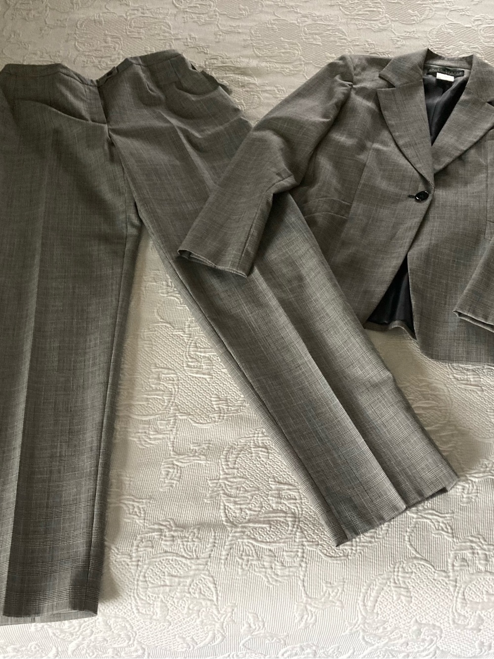 Harve Benard Gray Glen Plaid Women's Suit Jacket & Trousers